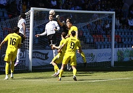 Casado despeja una acción comprometida en el área del Salamanca UDS.