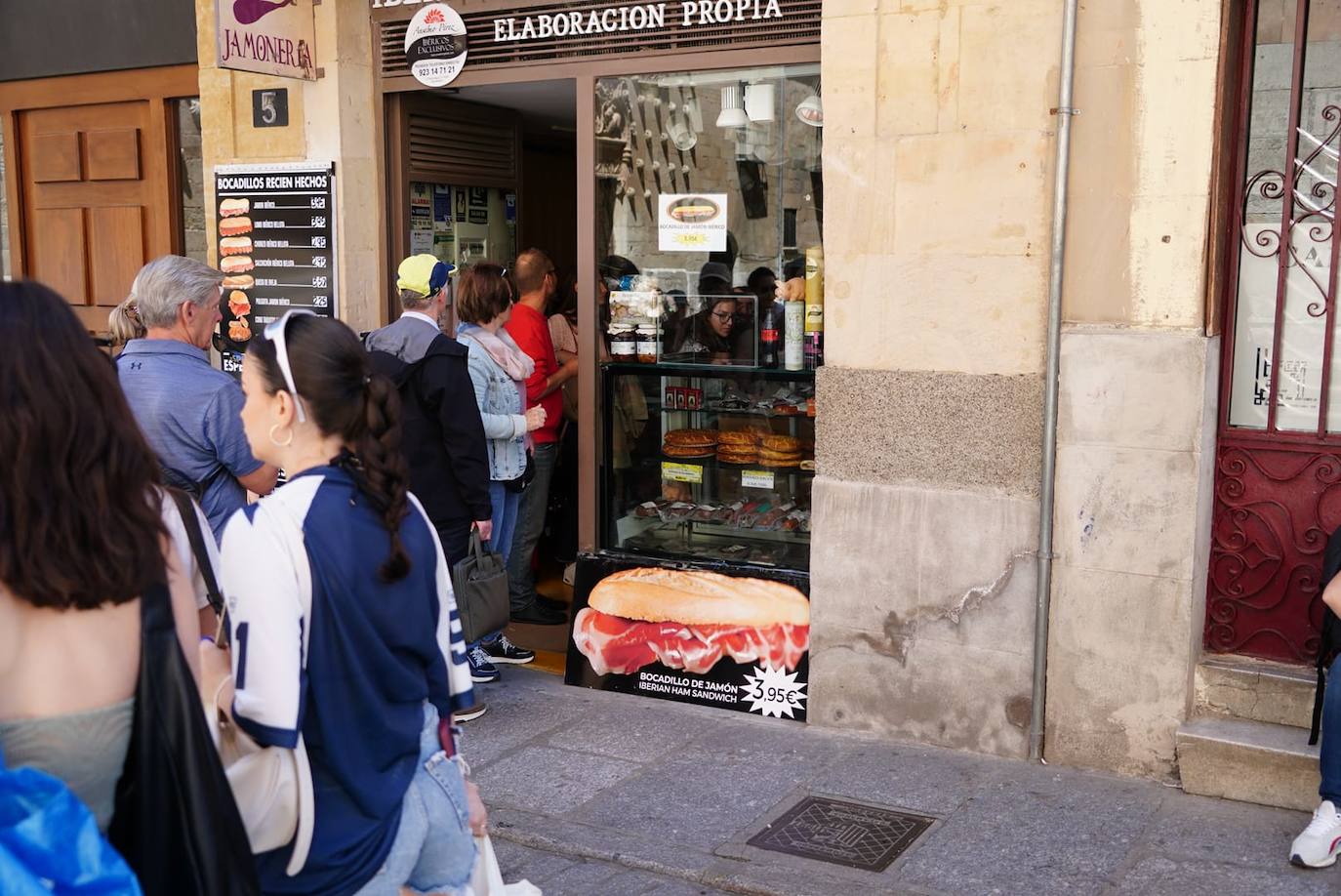 En imágenes: así ha vivido Salamanca un apagón histórico en el Lunes de Aguas