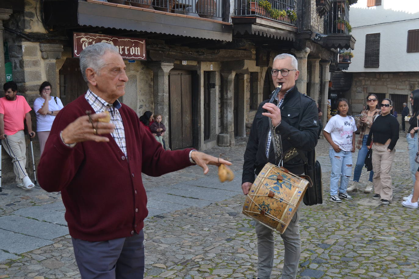 El Día del Trago envuelve en fiesta a La Alberca