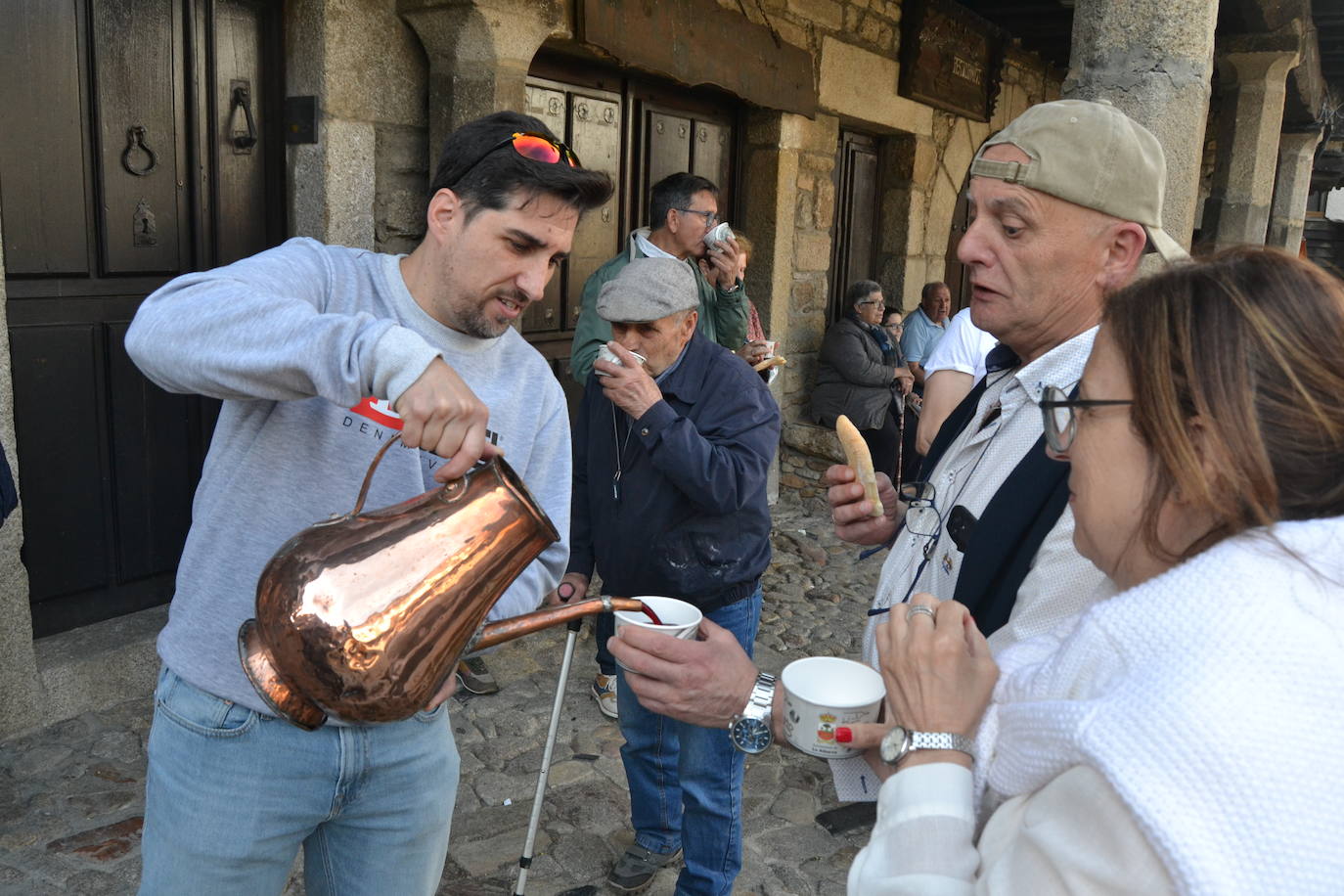 El Día del Trago envuelve en fiesta a La Alberca