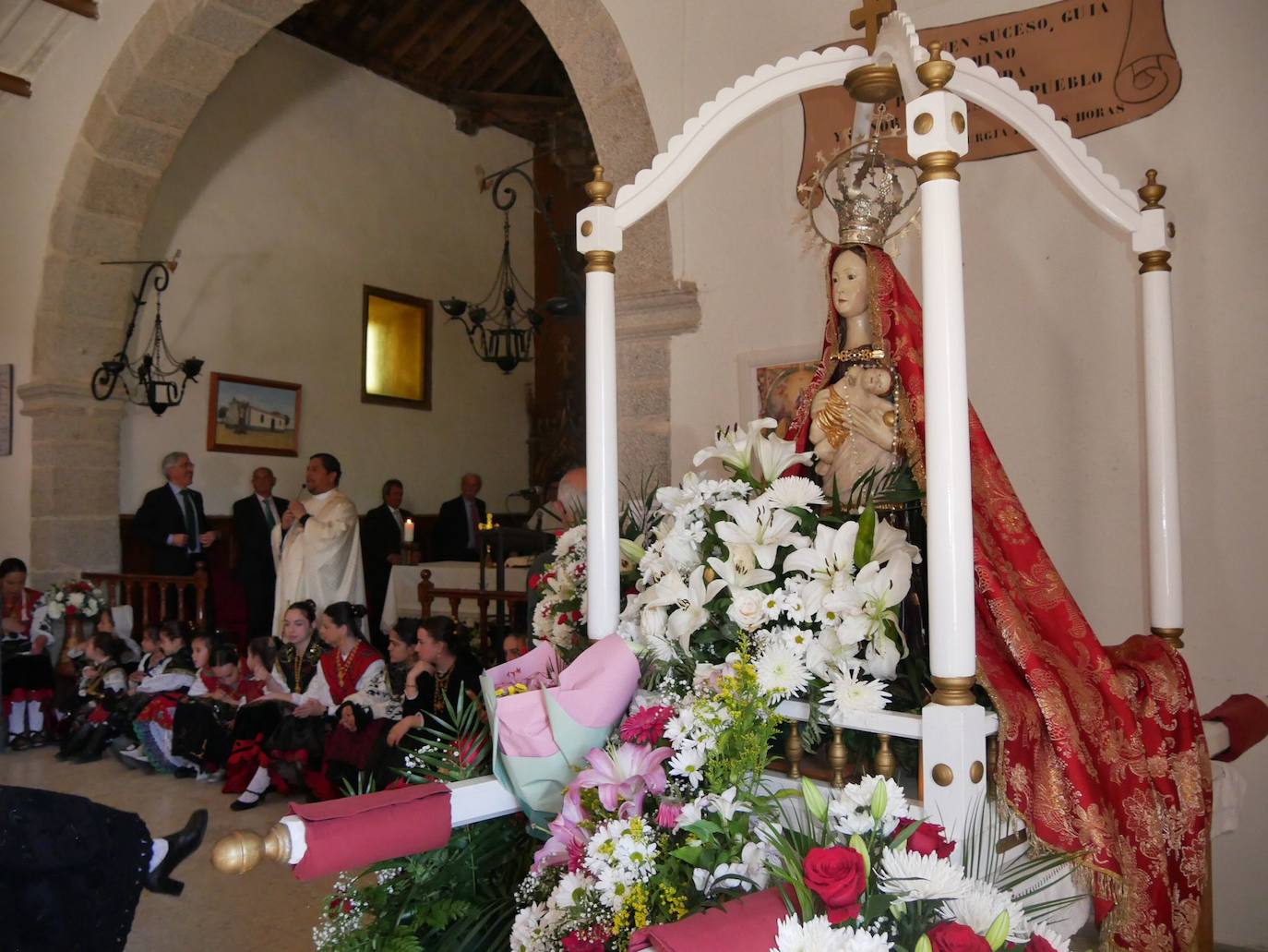 Linares de Riofrío disfruta de un intenso día en honor a la Virgen del Buen Suceso