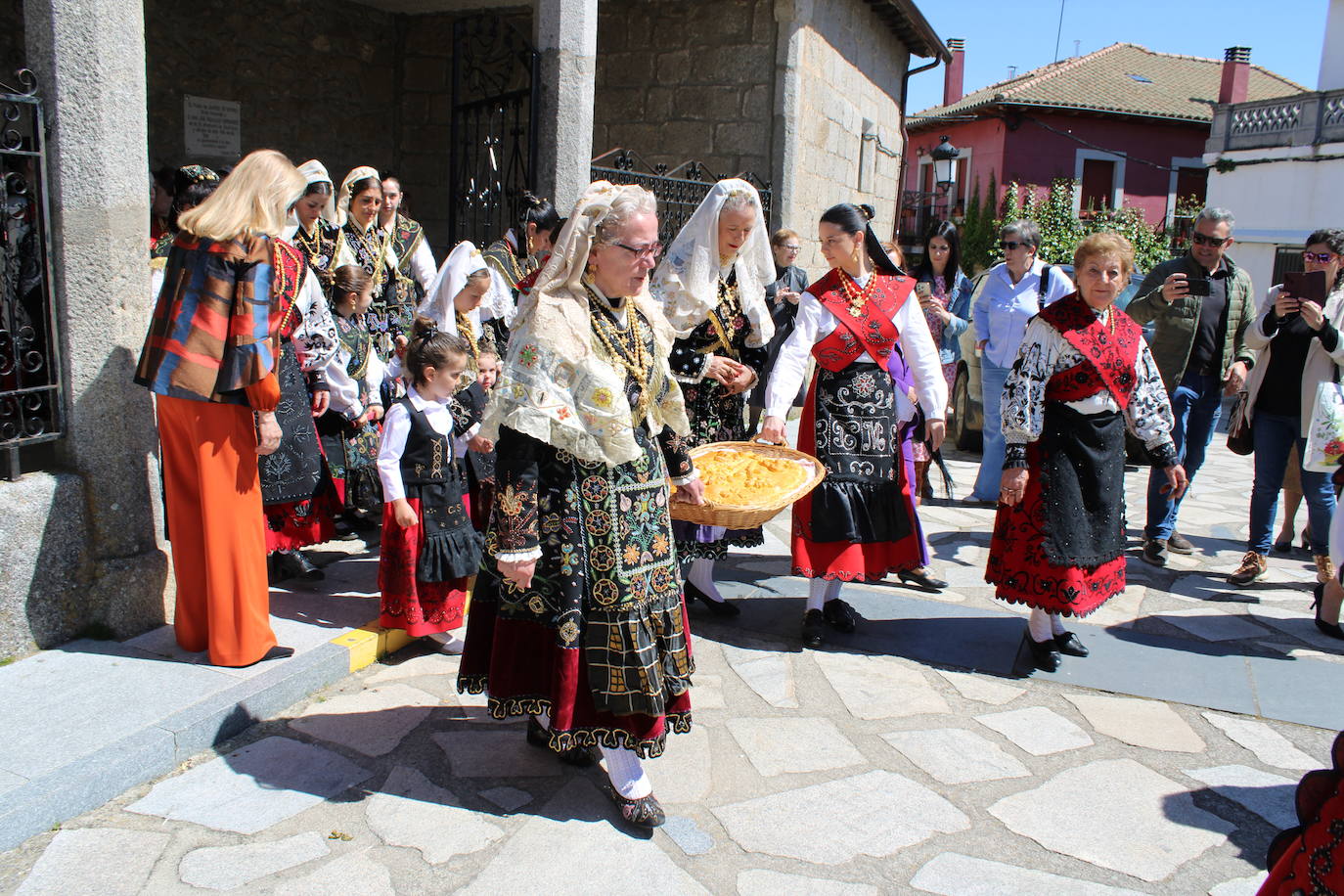 Linares de Riofrío disfruta de un intenso día en honor a la Virgen del Buen Suceso