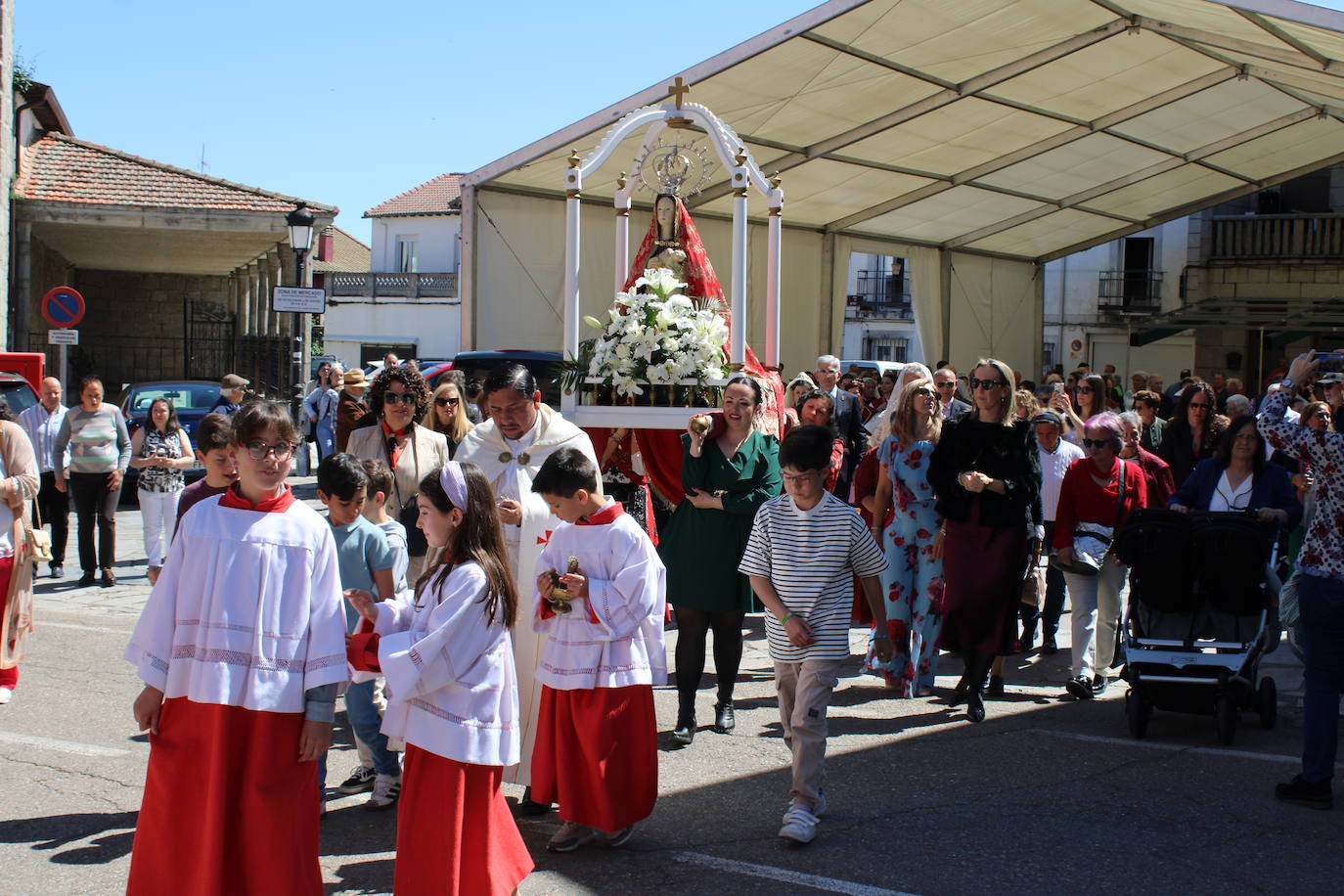Linares de Riofrío disfruta de un intenso día en honor a la Virgen del Buen Suceso