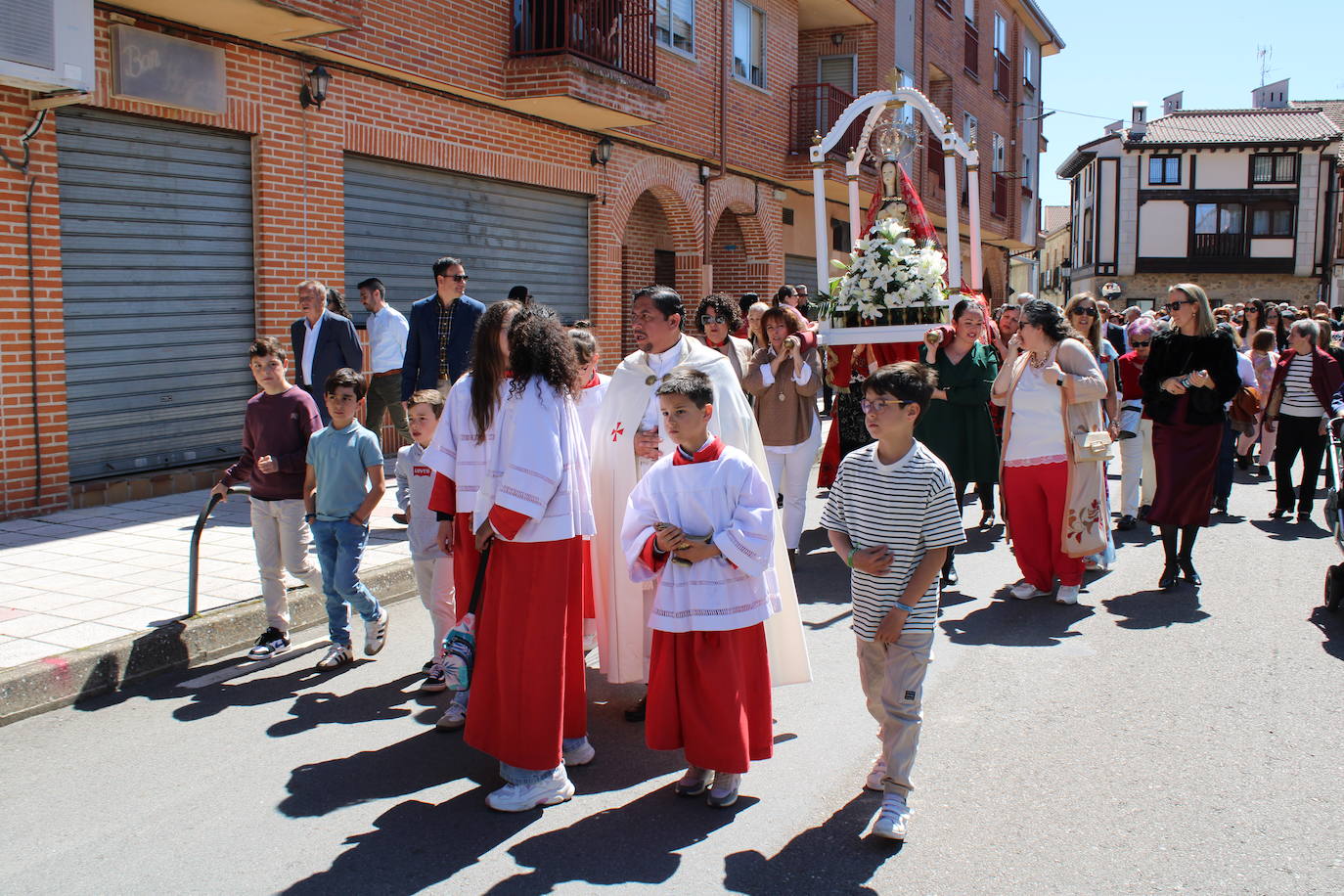 Linares de Riofrío disfruta de un intenso día en honor a la Virgen del Buen Suceso