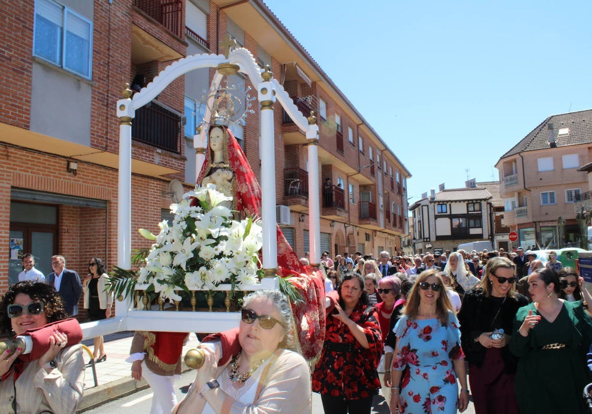 Linares de Riofrío disfruta de un intenso día en honor a la Virgen del Buen Suceso