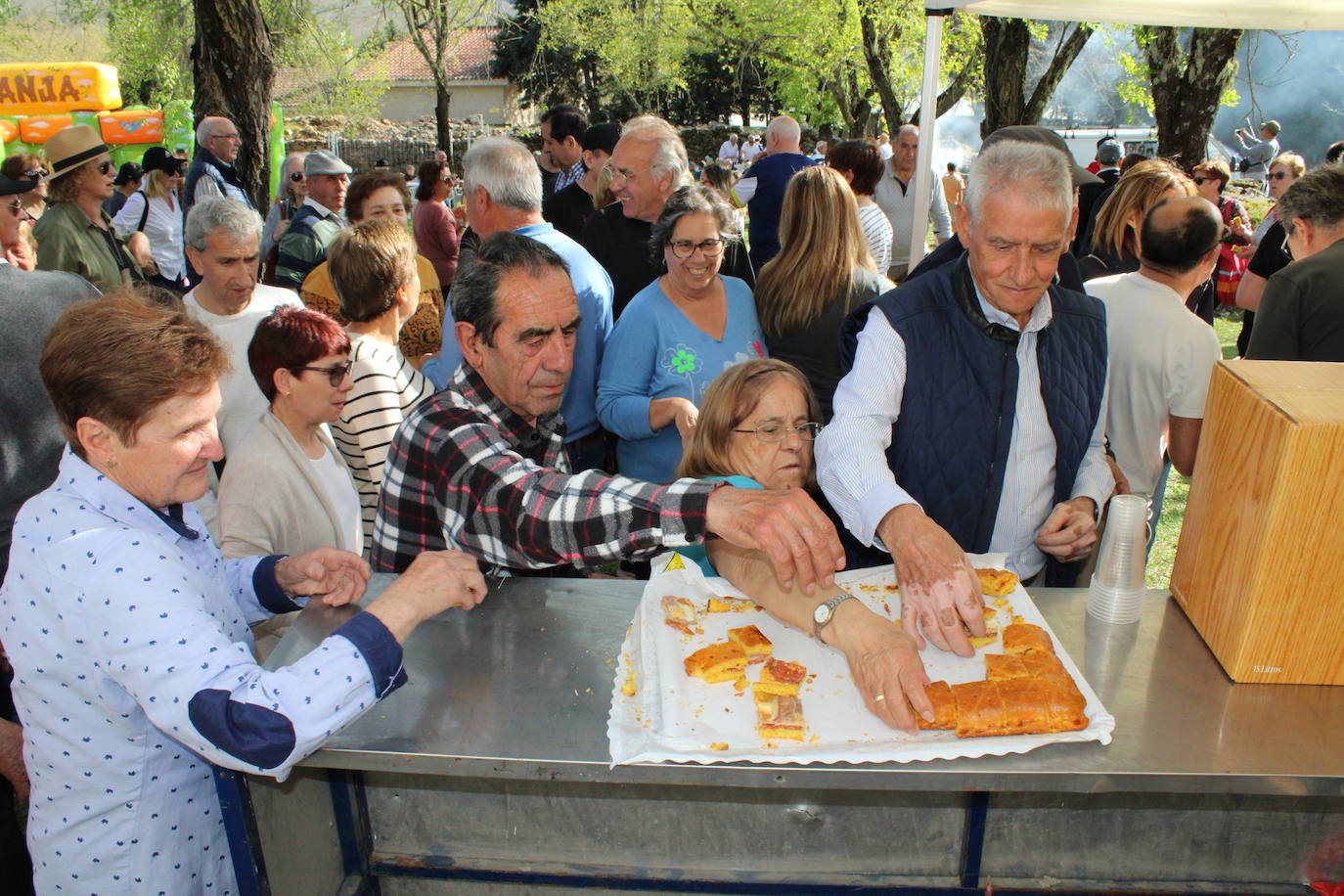 Linares de Riofrío disfruta de un intenso día en honor a la Virgen del Buen Suceso