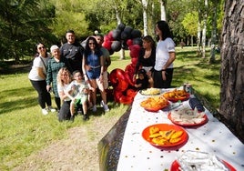Familia de la cumpleañera Nicole Castellanos.