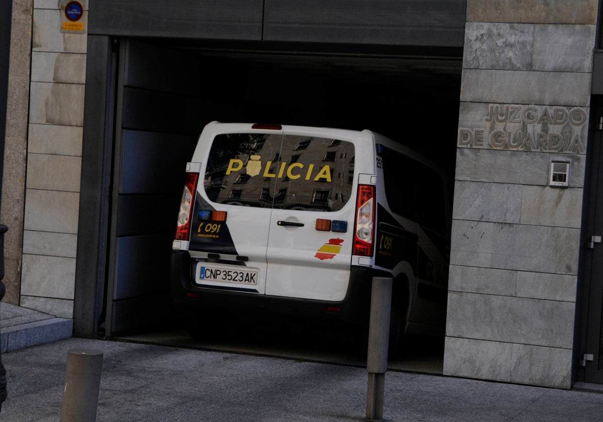 Detenido tras robar guitarras, ropa y dinero de un edificio escolar en Salamanca