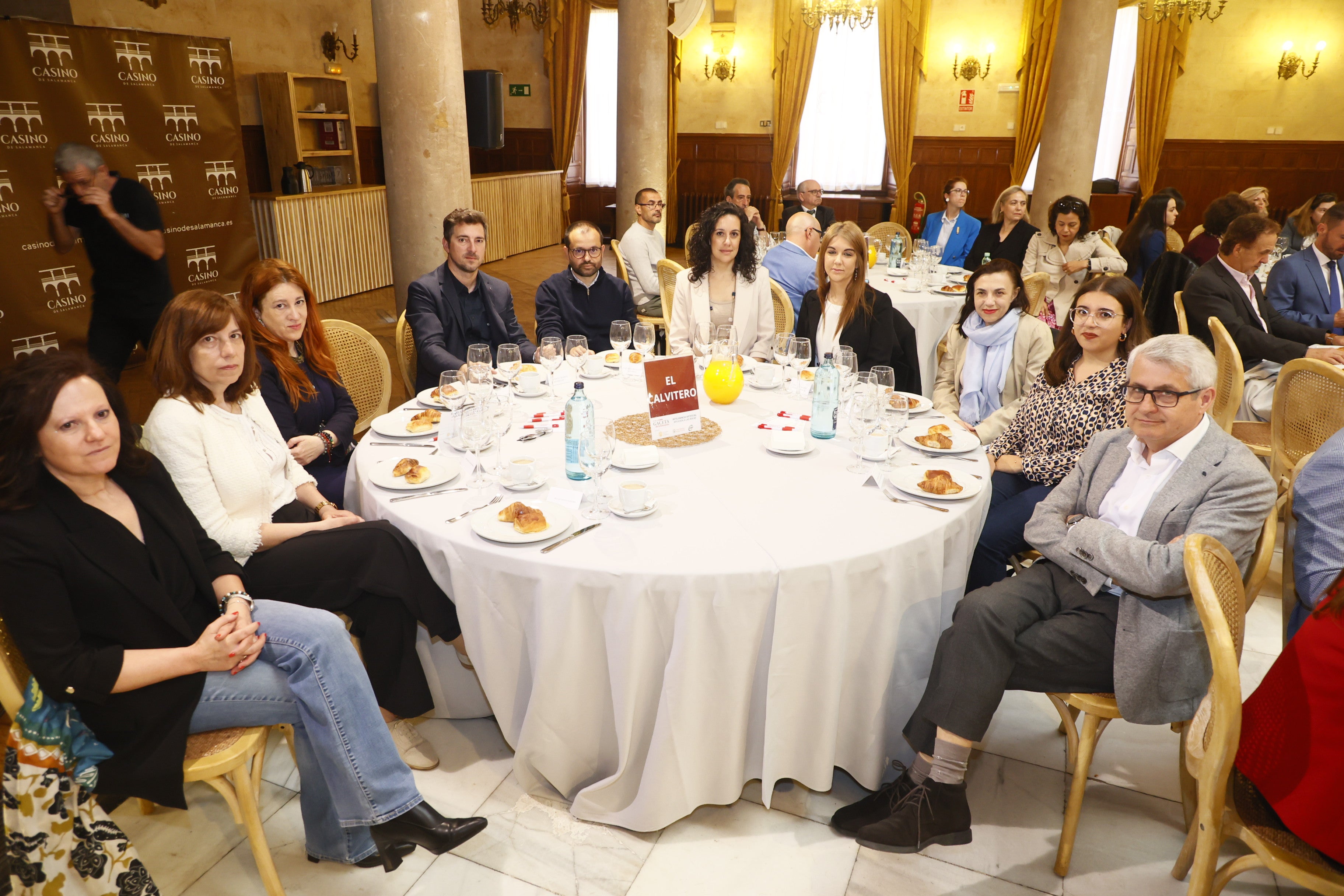María Vicenta Sánchez y Raquel Iglesias (dirección provincial de Educación), Mª Lorena Ramos (CSIF), Vicente J. Marcet y Rubén Delgado, Vanessa Izquierdo, Ana María Pinto, María Del Carmen Silva y Cristina Almaraz (Universidad de Salamanca).