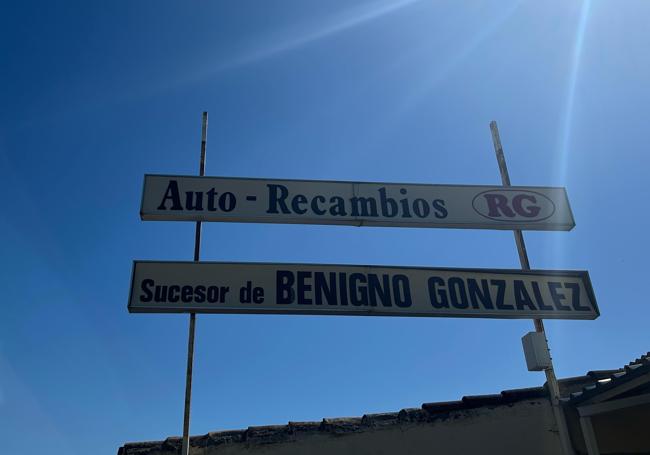 Cartel de Sucesor de Benigno González.