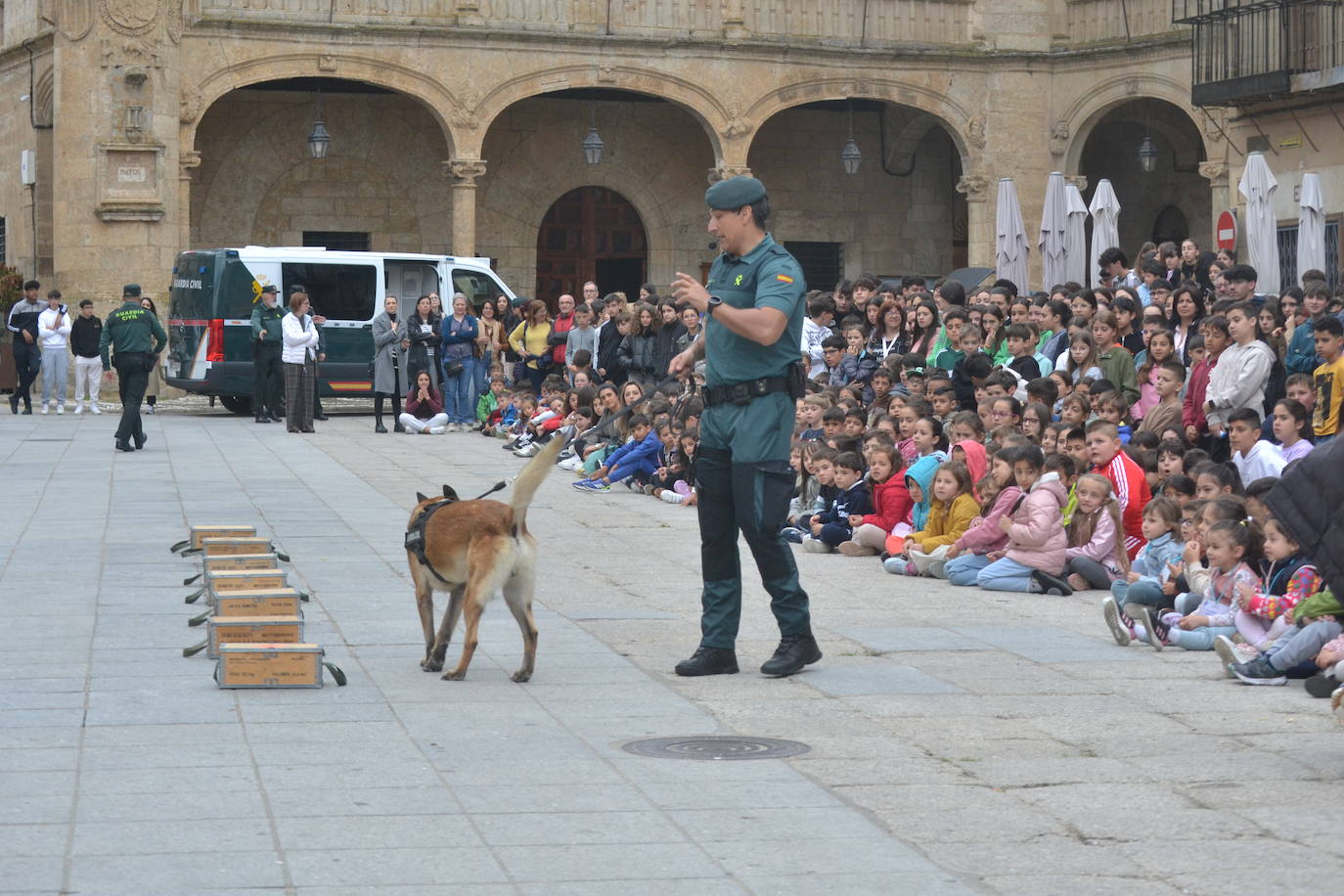 Más de mil escolares de Ciudad Rodrigo se dan cita en una exhibición de la Guardia Civil
