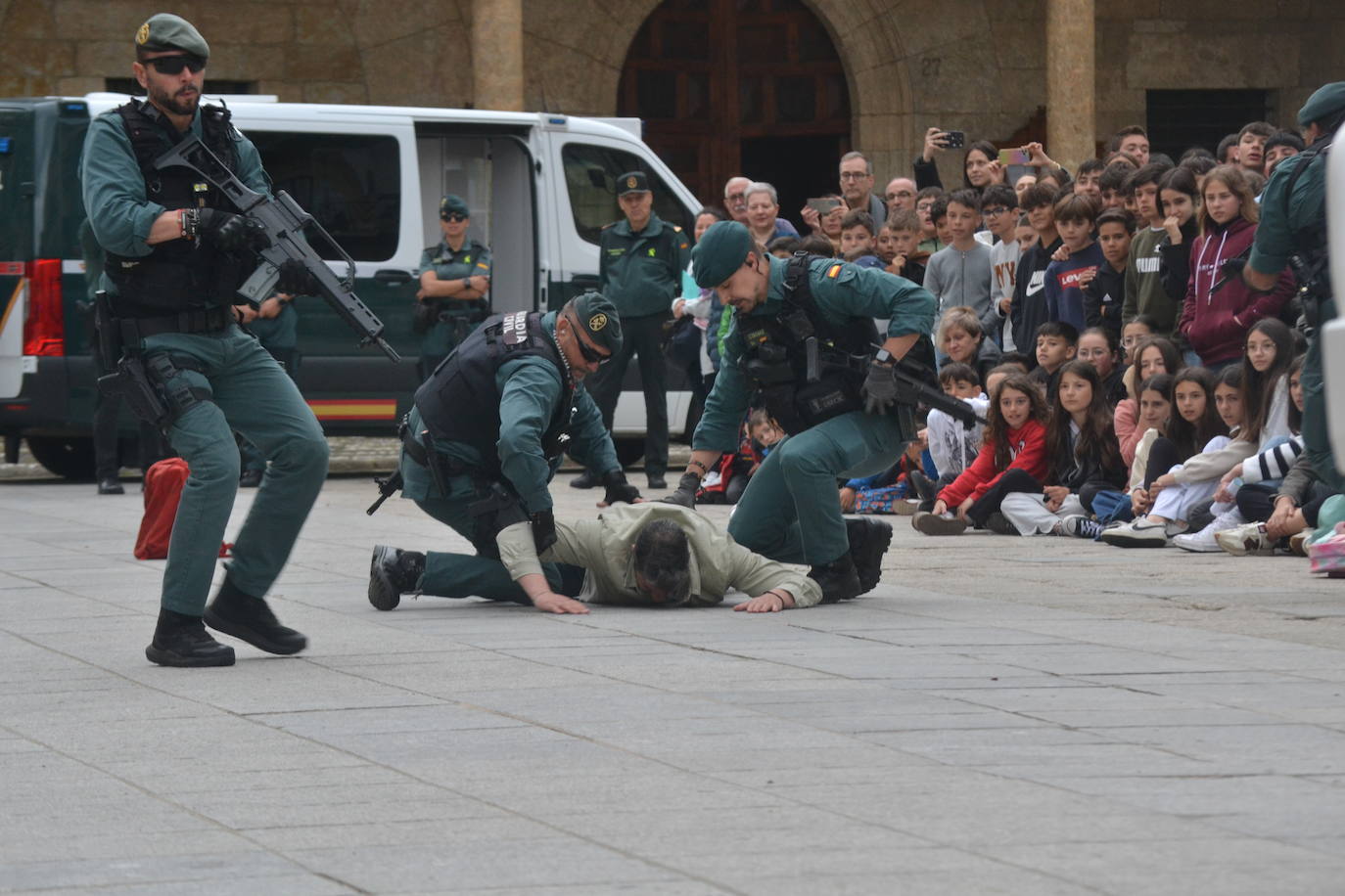 Más de mil escolares de Ciudad Rodrigo se dan cita en una exhibición de la Guardia Civil