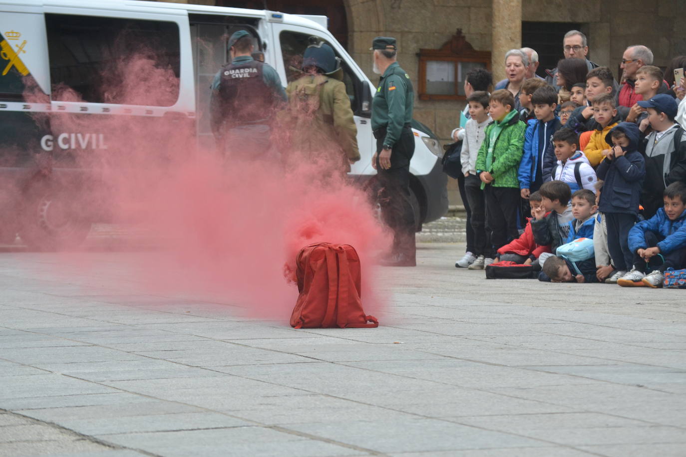 Más de mil escolares de Ciudad Rodrigo se dan cita en una exhibición de la Guardia Civil