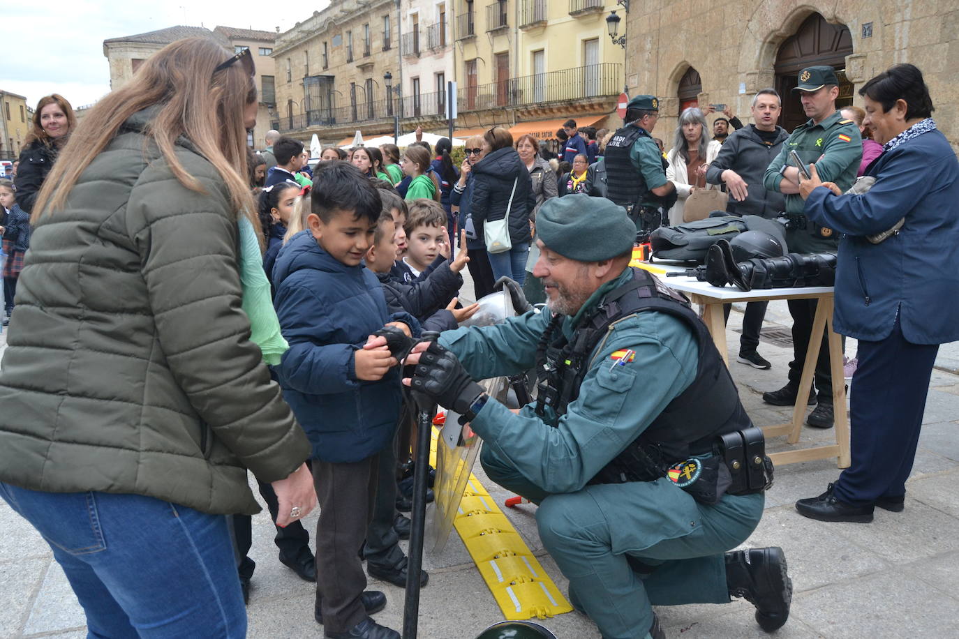 Más de mil escolares de Ciudad Rodrigo se dan cita en una exhibición de la Guardia Civil