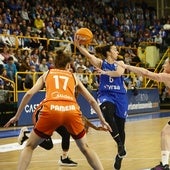 Silvia libra la gran presión de Valencia con un fabuloso pase por la espalda en el choque de Liga del 9 de marzo.