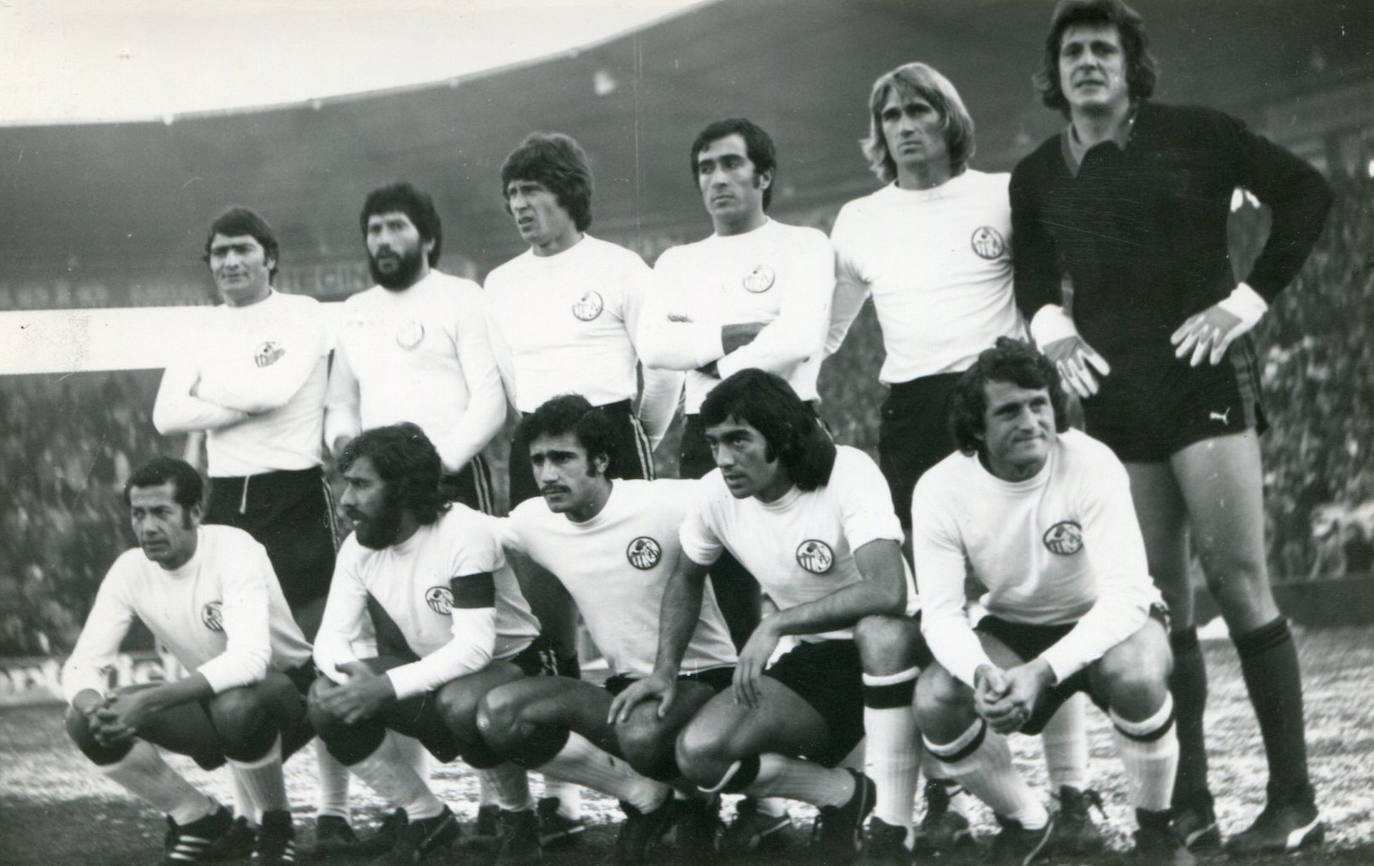 Un once de la UDS en Primera División en la temporada 1975-76. D'Alessandro aparece junto al defensa argentino Rezza que también procedía del San Lorenzo de Almagro.