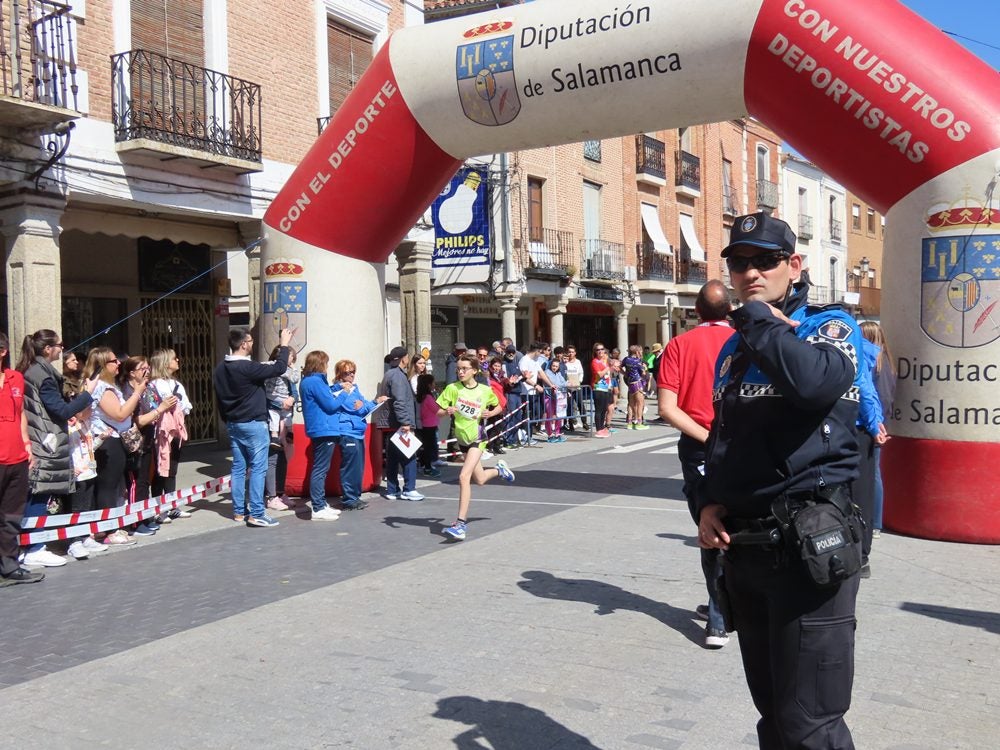 Jorge Hernandez y María José Carpio ganan la XXXI carrera &#039;Hijos, padres y abuelos&#039; de Peñaranda de Bracamonte