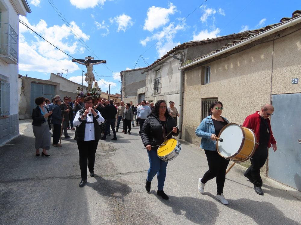 Procesión en honor al Santo Cristo del Monte por las calles de Alaraz