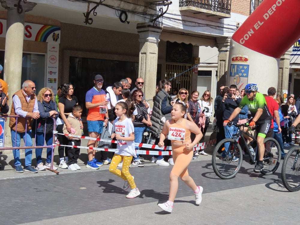 Jorge Hernandez y María José Carpio ganan la XXXI carrera &#039;Hijos, padres y abuelos&#039; de Peñaranda de Bracamonte