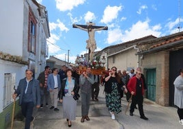 Procesión con el Santo Cristo del Monte en Alaraz