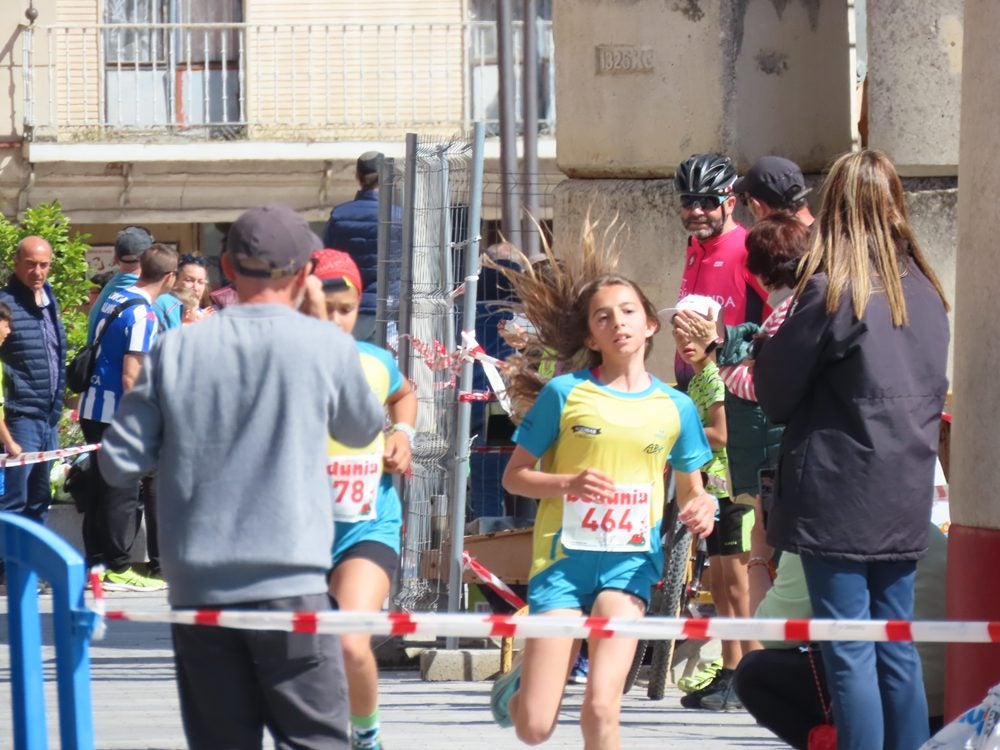 Jorge Hernandez y María José Carpio ganan la XXXI carrera &#039;Hijos, padres y abuelos&#039; de Peñaranda de Bracamonte