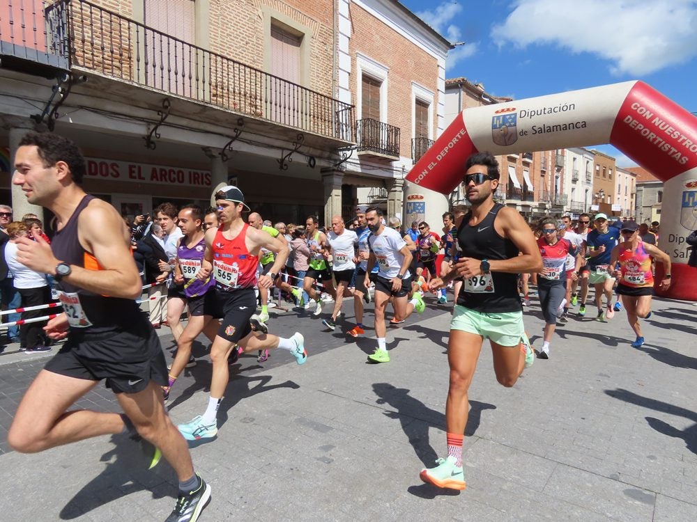 Jorge Hernandez y María José Carpio ganan la XXXI carrera &#039;Hijos, padres y abuelos&#039; de Peñaranda de Bracamonte