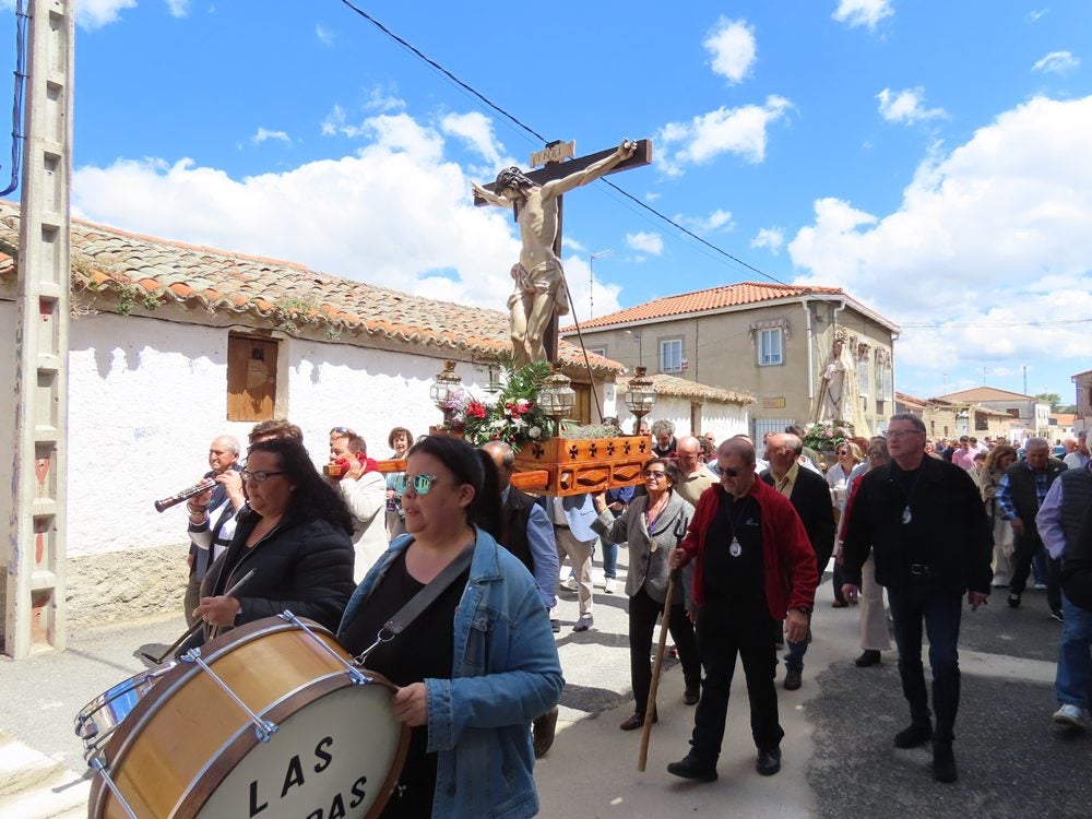 Procesión en honor al Santo Cristo del Monte por las calles de Alaraz