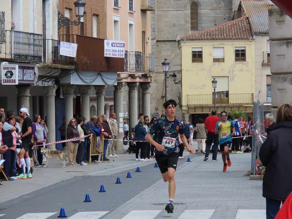 Jorge Hernandez y María José Carpio ganan la XXXI carrera &#039;Hijos, padres y abuelos&#039; de Peñaranda de Bracamonte