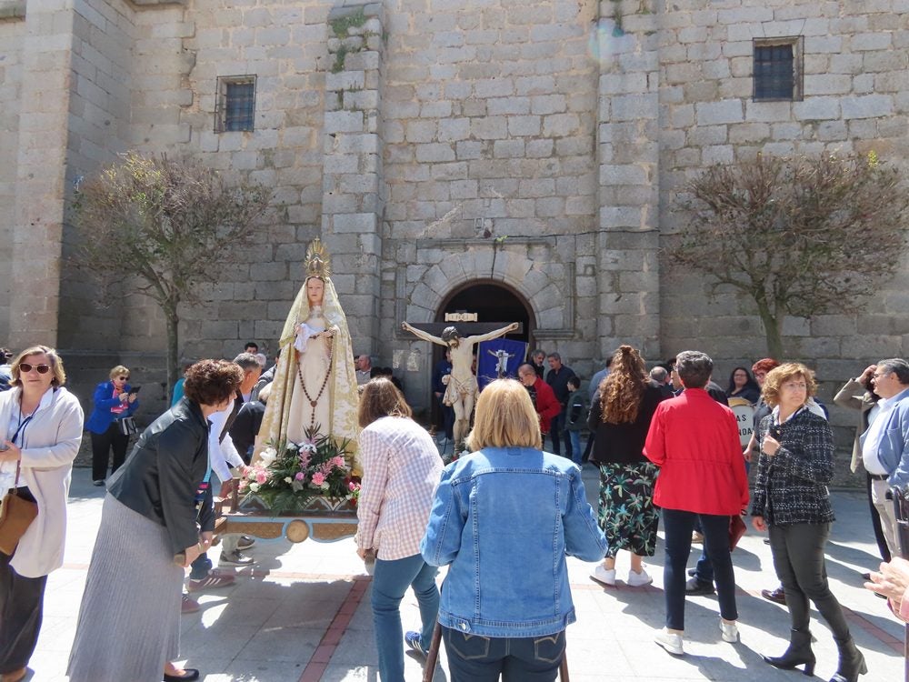 Procesión en honor al Santo Cristo del Monte por las calles de Alaraz