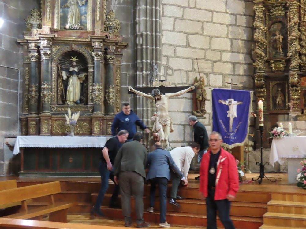 Procesión en honor al Santo Cristo del Monte por las calles de Alaraz
