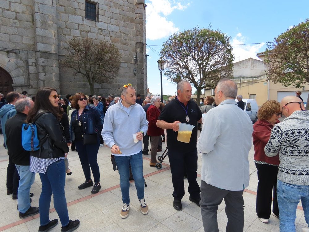 Procesión en honor al Santo Cristo del Monte por las calles de Alaraz
