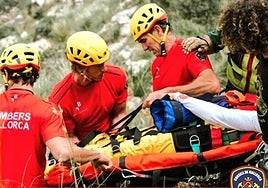 Los Bomberos rescatan a la persona.