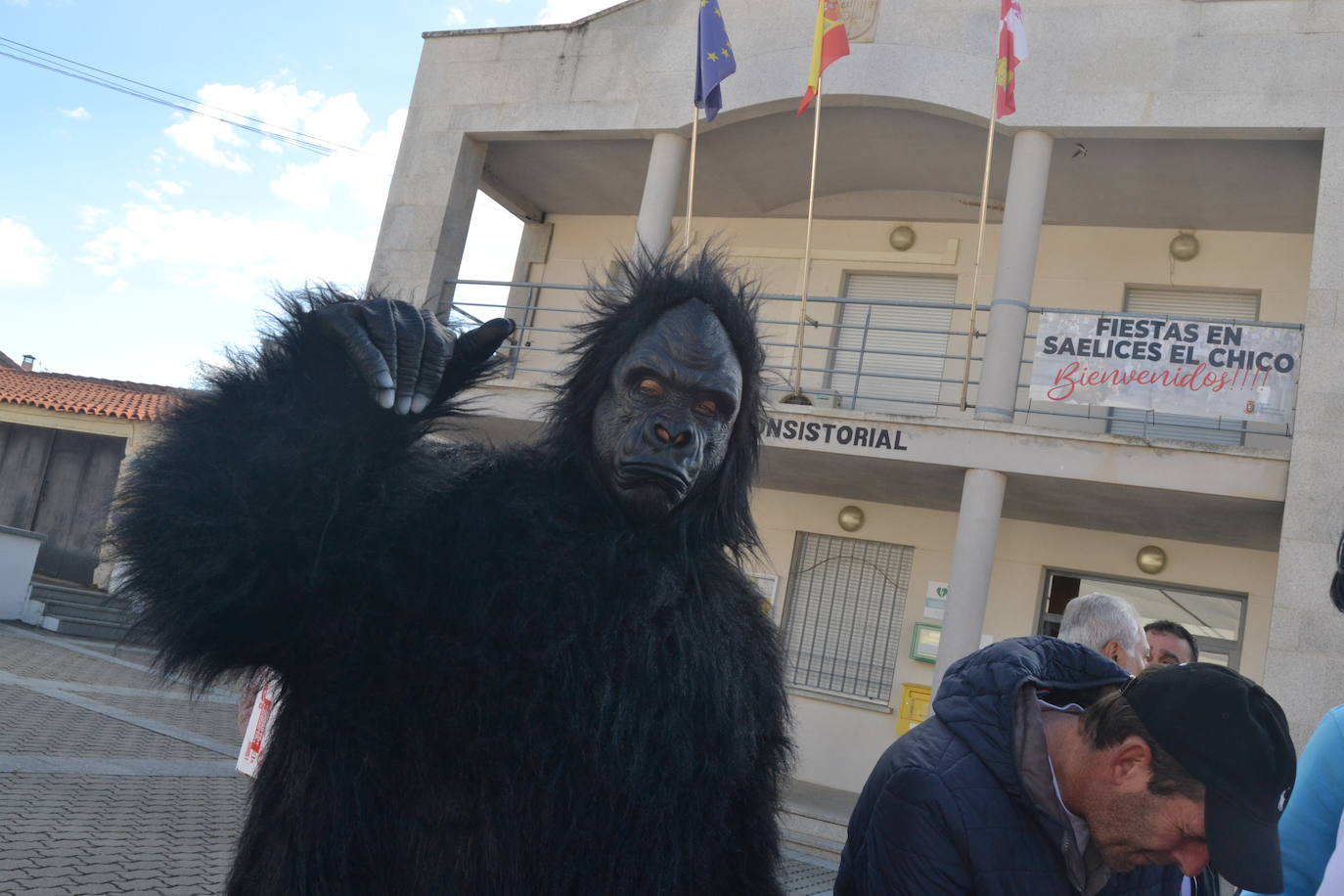 Saelices abre sus fiestas de la Santa Cruz mostrando su imaginación