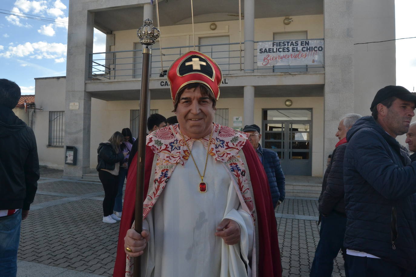 Saelices abre sus fiestas de la Santa Cruz mostrando su imaginación