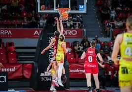 Imagen del duelo entre el Casademont Zaragoza y el Spar Girona.