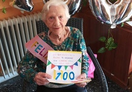 Isabel Recio durante la celebración de sus 100 años.