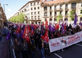 La manifestación a su llegada a la plaza de España.