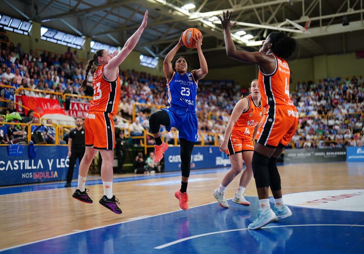 Avenida deja escapar la victoria y se jugará el pase a la final en Valencia (76-76)