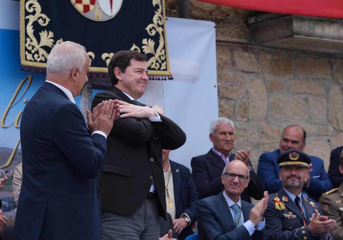 Mañueco subraya el compromiso de la Junta para dinamizar los municipios de La Raya y potenciar la promoción turística