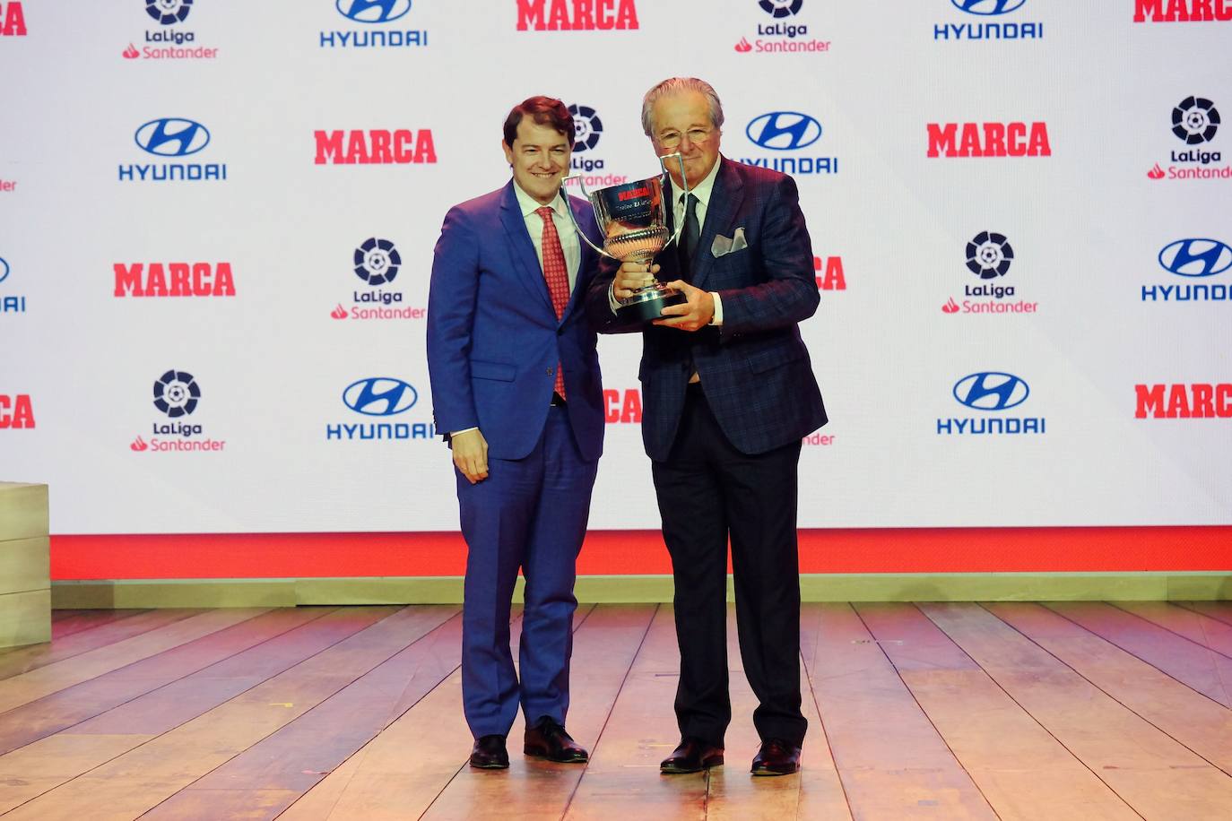 En diciembre de 2019 acude al diario Marca a recoger los dos Trofeos Zamora que consiguió en las ligas de 1974-75 y 1976-77. Fueron entregados tras las reclamaciones que partieron de Ángel Martín Fuentes, aficionado salmantino, que consideraba que la normativa de entrega del trofeo que les otorgaron a Sadurní y Reina era injusta, y que debía haber ganado dichos galardones el portero argentino. Finalmente, el diario Marca (organizador del Trofeo) atendió las reclamaciones y otorgó el doble reconocimiento a Jorge.