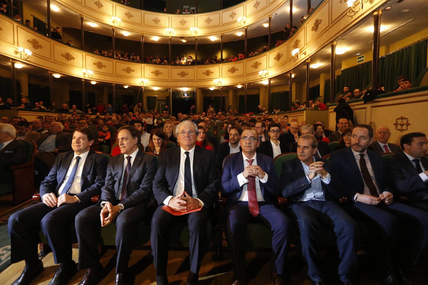 En enero de 2020, en un Teatro Liceo absolutamente lleno, con representantes de todos los estamentos de la ciudad, donó a la ciudad de Salamanca los dos Trofeos Zamora conseguidos y entregados en Madrid un mes antes.
