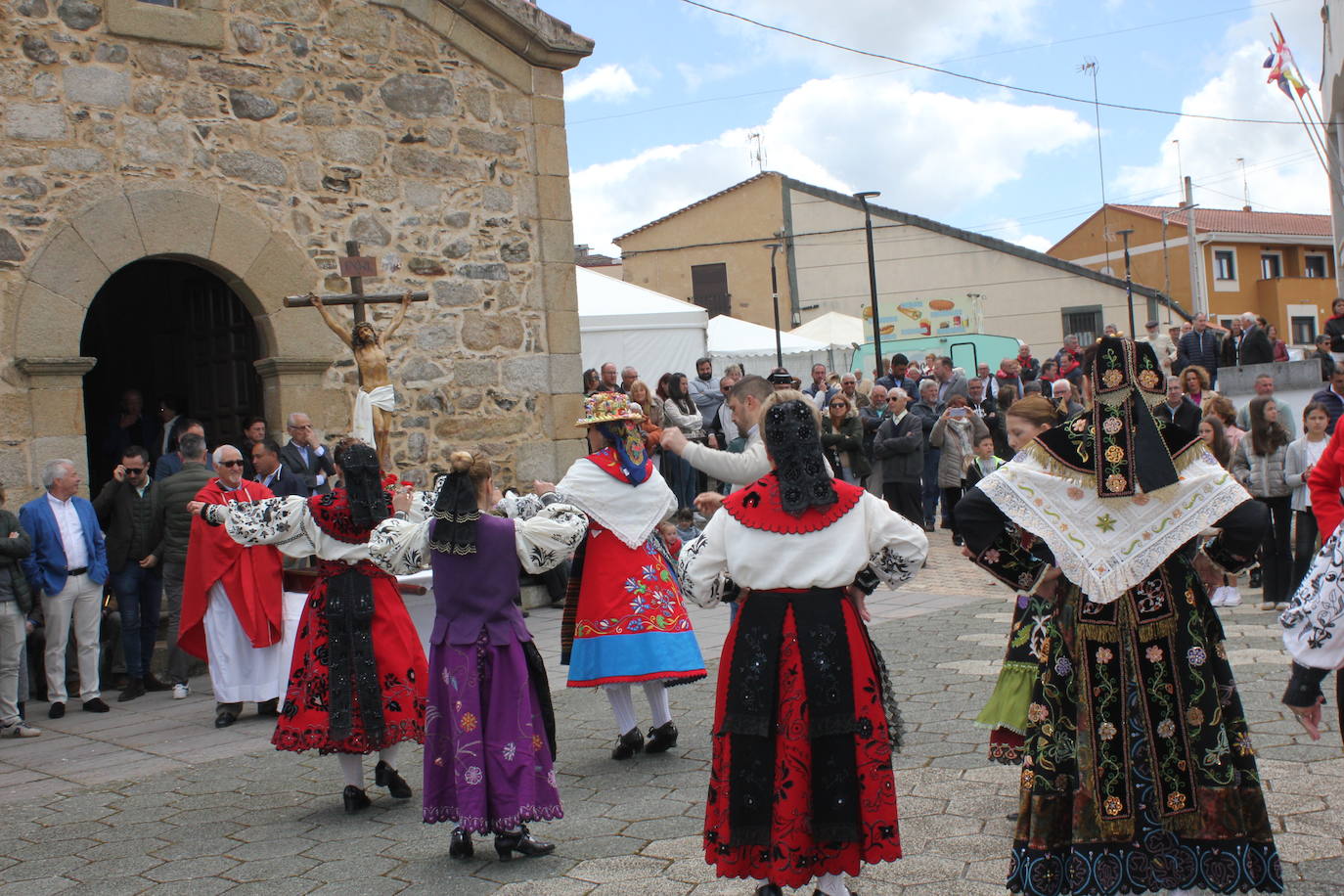 Fervor en el día central de la Santa Cruz de Saelices el Chico