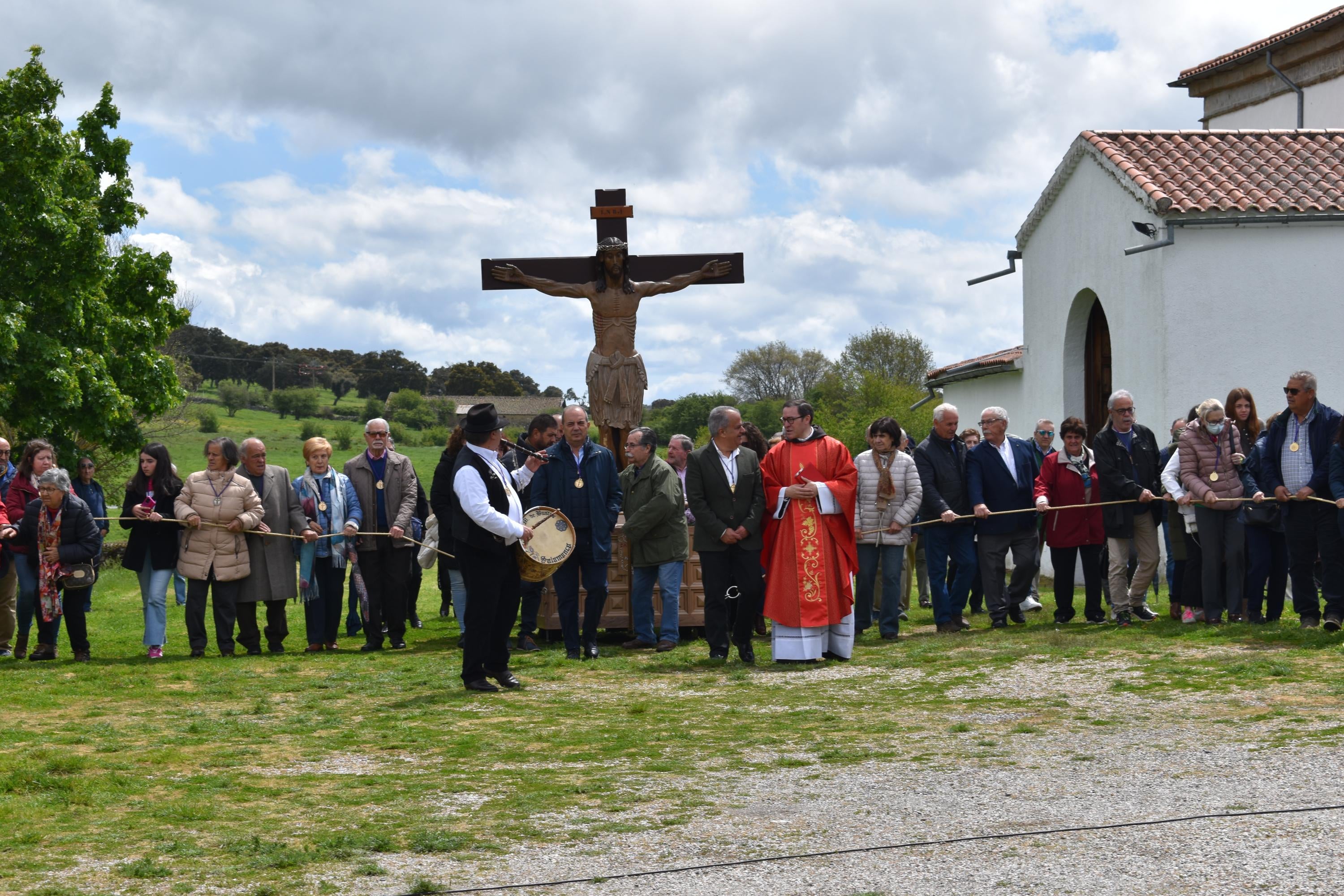 A tiro de soga y devoción con el Cristo de Cabrera