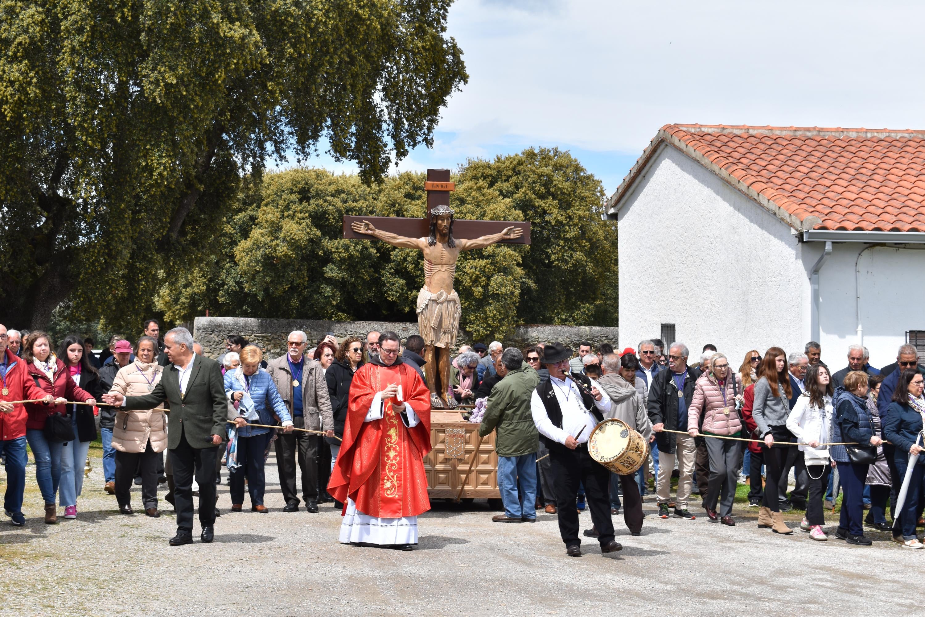 A tiro de soga y devoción con el Cristo de Cabrera