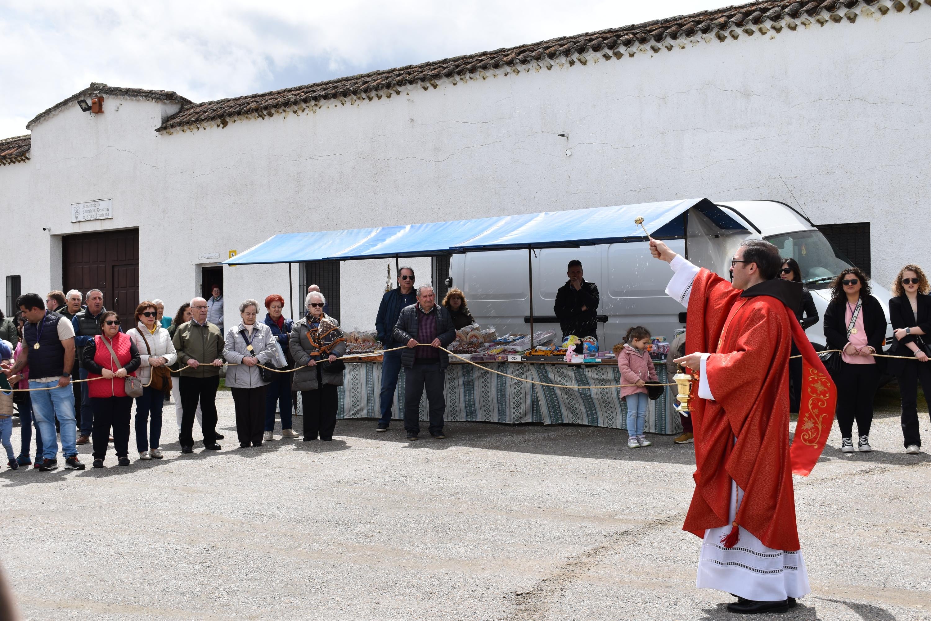 A tiro de soga y devoción con el Cristo de Cabrera