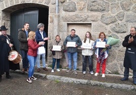 Imagen de la familia Moreta Sánchez en el homenaje que el Ayuntamiento ha rendido a sus padres, Santi y Cata, en la matanza celebrada esta mañana en Béjar