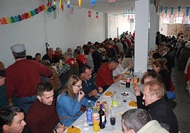 Gran paellada de despedida de la Santa Cruz