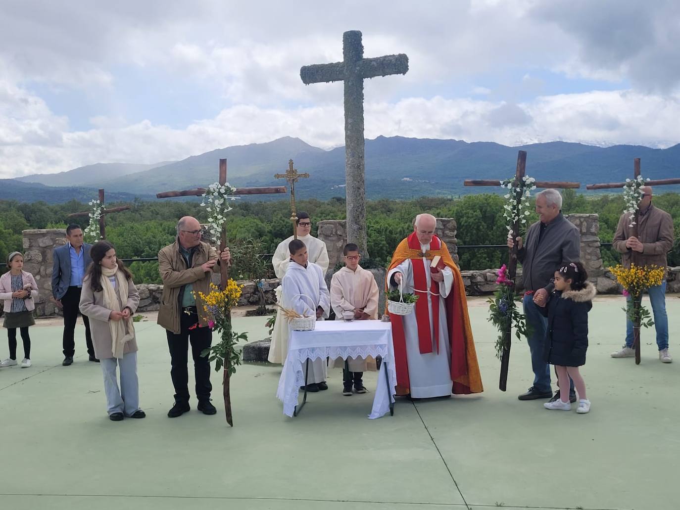 Valverde de Valdelacasa cumple con la tradición y celebra la Bendita Cruz de Mayo
