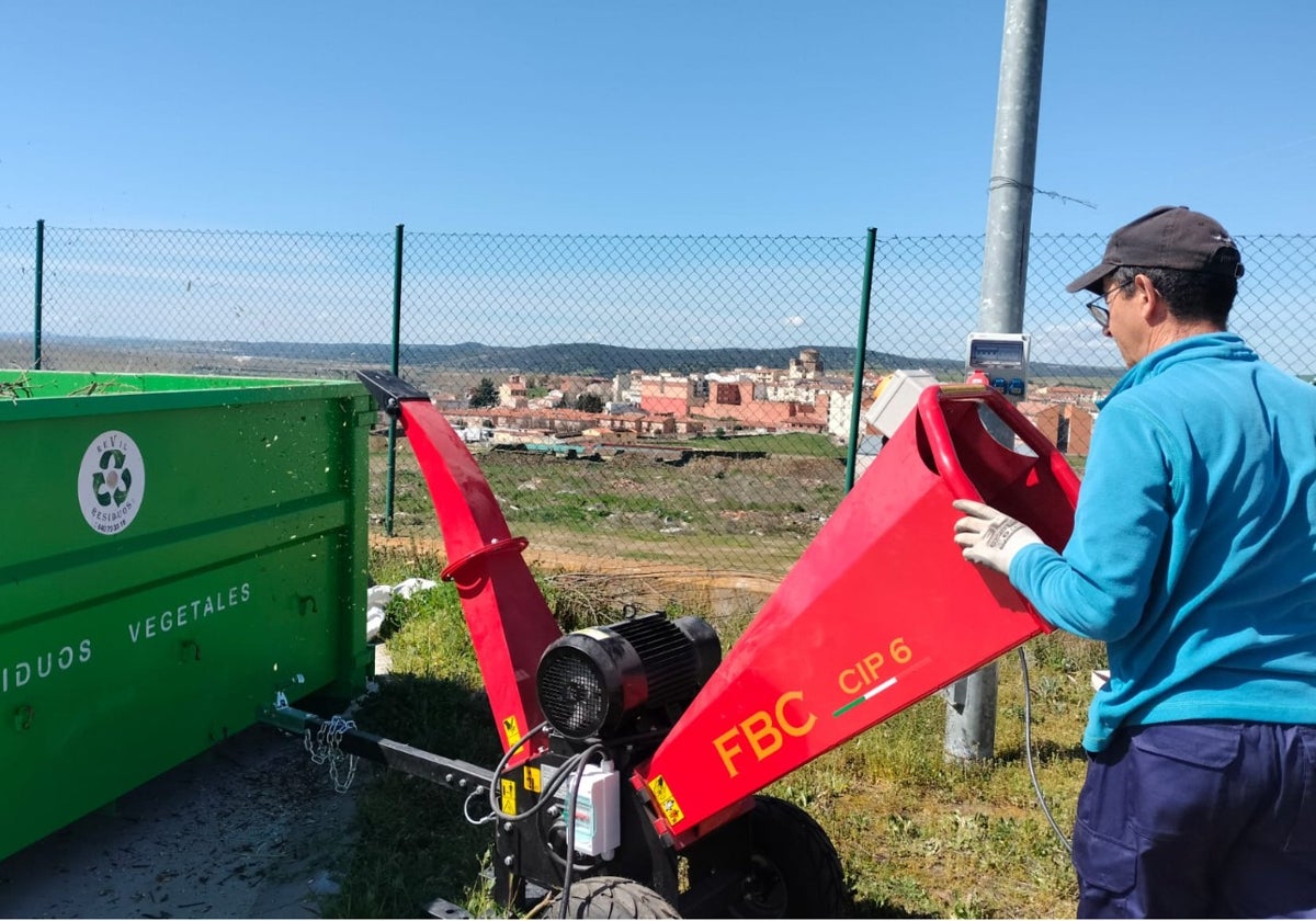 Alba de Tormes convierte 3.500 kilos de restos vegetales en compost