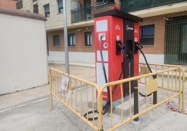 Punto de recarga para vehículos eléctricos en Castellanos de Moriscos.